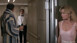 Célébrités nues »: Kim Basinger sexy, Barbara Carrera sexy - Jamais plus jamais (1983)