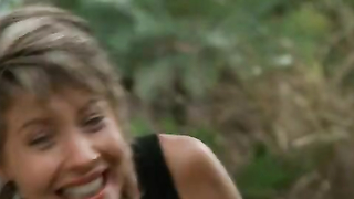 Nude celebs » Linda Kozlowski sexy - Crocodile Dundee (1986)