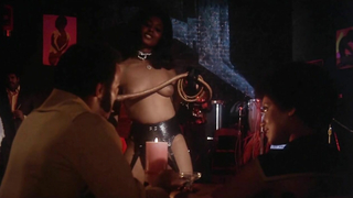 Célébrités nues » Marilyn Joi nue, Elizabeth Harding nue, Vonetta McGee nue, Nawana Davis nue - Hammer (1972)