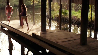 Célébrités nues » Michelle Monaghan sexy, Liana Liberato sexy - The Best of Me (2014)