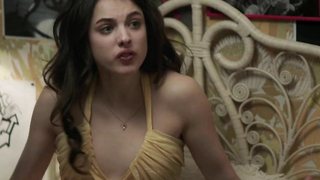 Celebridades desnudas » Murielle Telio desnuda, Margaret Qualley desnuda - The Nice Guys (2016)