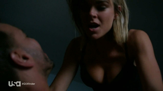 Célébrités nues » Serinda Swan sexy - Graceland s03e06 (2015)