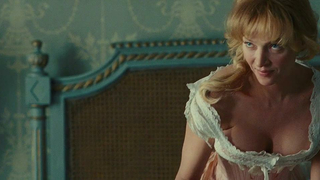 Gwiazdy nago » Uma Thurman seksowna - Bel Ami (2012)