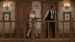 Nagie gwiazdy » Nicollette Sheridan seksowna - Noises Off (1992)