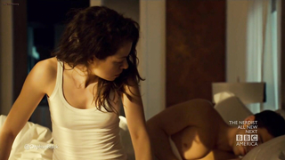 Celebrità nude » Tatiana Maslany sexy - Orphan Black s01e05 (2013)