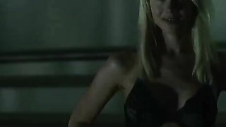 Nackte Promis » Kristen Hager sexy – Requiem (2007)