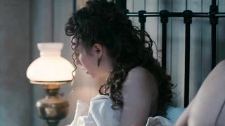 Célébrités nues » Lydia Wilson nue - Ripper Street s03e01 (2014)