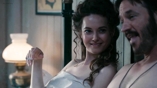 Célébrités nues » Lydia Wilson nue - Ripper Street s03e01 (2014)