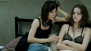 Nackte Promis » Roxane Mesquida nackt – Sex Is Comedy (2002)