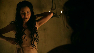 Celebridades desnudas » Delaney Tabron desnuda - Spartacus s02e05 (2012)