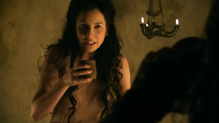 Celebridades desnudas » Delaney Tabron desnuda - Spartacus s02e05 (2012)