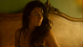 Célébrités nues » Lyne Renee nue - Strike Back s04e02 (2013)