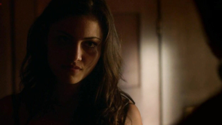 Célébrités nues » Phoebe Tonkin sexy - The Secret Circle s01e14 (2011)