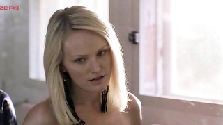 Célébrités nues » Katie Holmes sexy, Malin Akerman sexy - The Romantics (2010)