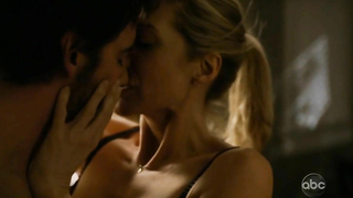 Nude celebs » Elizabeth Mitchell sexy - V s02e08 (2011)