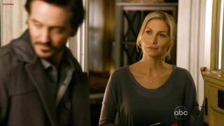 Nude celebs » Elizabeth Mitchell sexy - V s02e08 (2011)