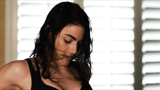 Célébrités nues » Traci Dinwiddie nue, Necar Zadegan nue - Elena Undone (2010)