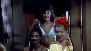 Gwiazdy nago » Teri Weigel nago, Vickie Benson nago, Betsy Russell seksowna, Krista Pflanzer nago - Cheerleader Camp (1988)