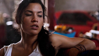 Celebridades nuas » Danay Garcia nua - Avenge The Crows (2017)