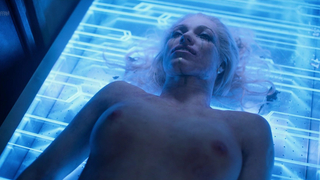 Kristin Lehmann nue, Lisa Chandler nue - scène de sexe de Altered Carbon s01e02 (2018)