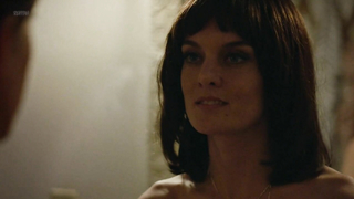 Frankie Shaw nue - scène de sexe de SMILF s01e08 (2017)