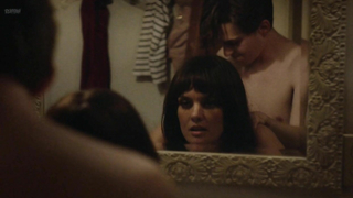 Frankie Shaw nue - scène de sexe de SMILF s01e08 (2017)