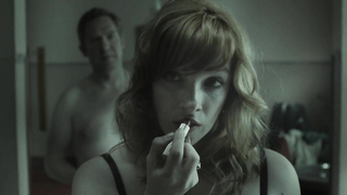 Vica Kerekes sexy - scena di sesso da Deckname Holec (2016)