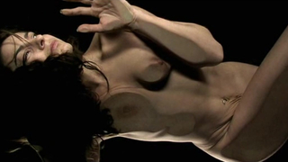 Audrey Dana nuda, Annelise Hesme nuda - scena di sesso da Nos amis les Terriens (2007)