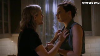 Rachel Paulson, Julia Eringer, Kari Alison Hodge lesbian, scene in Good Kisser (2019)