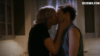 Rachel Paulson, Julia Eringer, Kari Alison Hodge lesbian, scene in Good Kisser (2019)