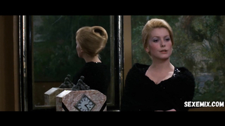 Catherine Deneuve seins nus, scène dans Mississippi Mermaid (1969)