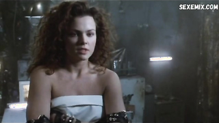 Dina Meyer sexy, scène dans Johnny Mnemonic (Japanese Cut) (1995)