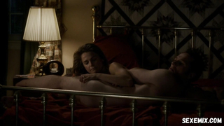 Keri Russell sexy, scène dans The Americans s02e01 (2014)