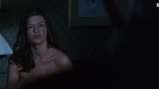 Catherine Zeta-Jones sexy, scène dans Entrapment (1999)