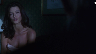 Catherine Zeta-Jones sexy, scène dans Entrapment (1999)