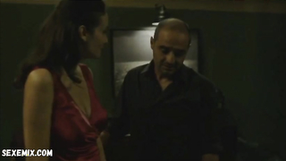 sexy, escena en Mafiosa, le clan s04e03 (2012)