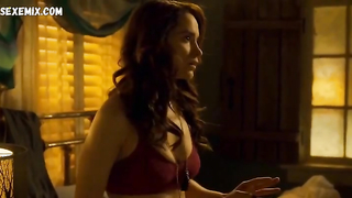 Wynonna Earp s01e09 (2016) の Melanie Scrofano カウガール シーン2016年に映画館で放映された