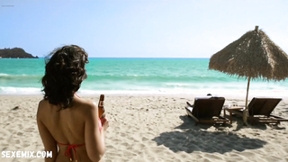 Bikini Emmanuelle Chriqui, scena in Murder in the First s02e12 (2015)