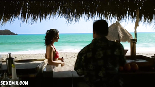 Bikini Emmanuelle Chriqui, scena in Murder in the First s02e12 (2015)