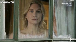 Elizabeth Mitchell sexy, escena en Dead of Summer s01e05 (2016)