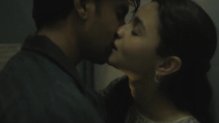 Alia Bhatt – Escenas de besos calientes 4K