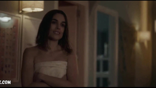 Biancheria intima di Adriana Ugarte, scena in Parot s01e04,05,06,10 (2021)