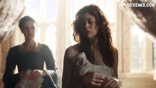 Charlotte Hope, Stephanie Levi-John sexy, scene in The Spanish Princess s02e01 (2020)