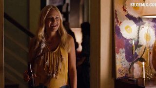 Jennifer Aniston, Malin Akerman, Kerri Kenney, Lauren Ambrose sexy, scene in Wanderlust (2012)