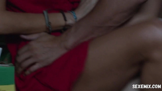 Christina Ochoa montre ses fesses et fait l'amour, scène dans Animal Kingdom s01e06 (2016)