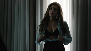 Riley Keough, Kate Lyn Sheil sexy, escena en The Girlfriend Experience s01e02 (2016)