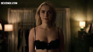 Kiernan Shipka, Diane Kruger lesbisch Swimming with Sharks s01e01 (2022)