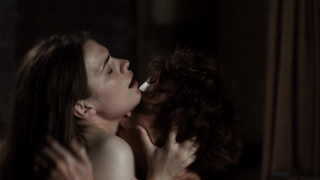 Hayley Atwell scena nuda in I pilastri della terra s01 (2010)