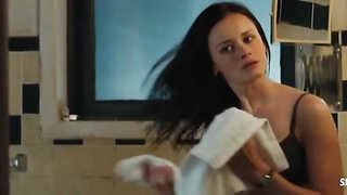 Escena de ropa interior de Alexis Bledel en The Kate Logan Affair (2010)