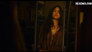 Charlotte Gainsbourg, Noée Abita scena in I passeggeri della notte (2022)